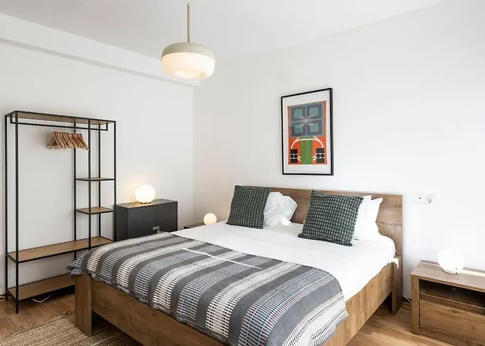 Modern 3br In Downtown W/ Ac